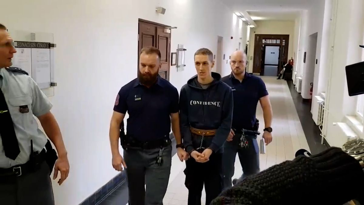 Bělorus přes ČR převážel syrské uprchlíky, jedna žena zemřela. Soud řidiči potvrdil 7 let